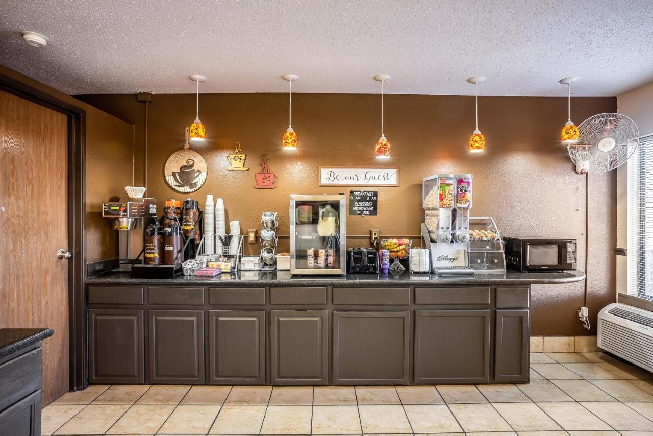 Super 8 By Wyndham Galesburg Hotel Luaran gambar