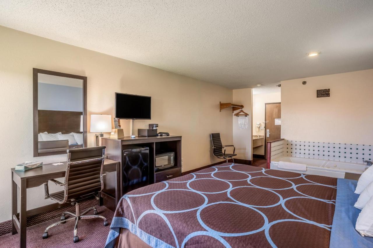 Super 8 By Wyndham Galesburg Hotel Luaran gambar