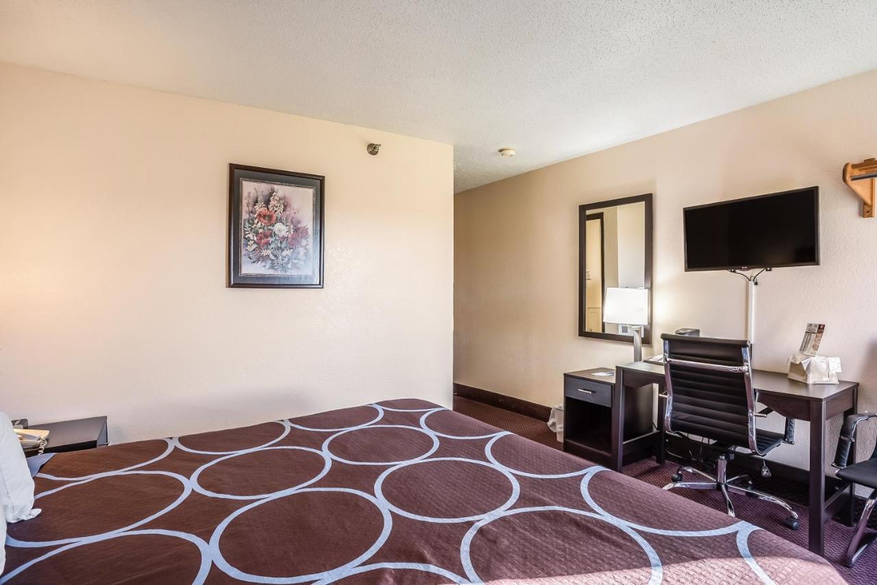 Super 8 By Wyndham Galesburg Hotel Luaran gambar