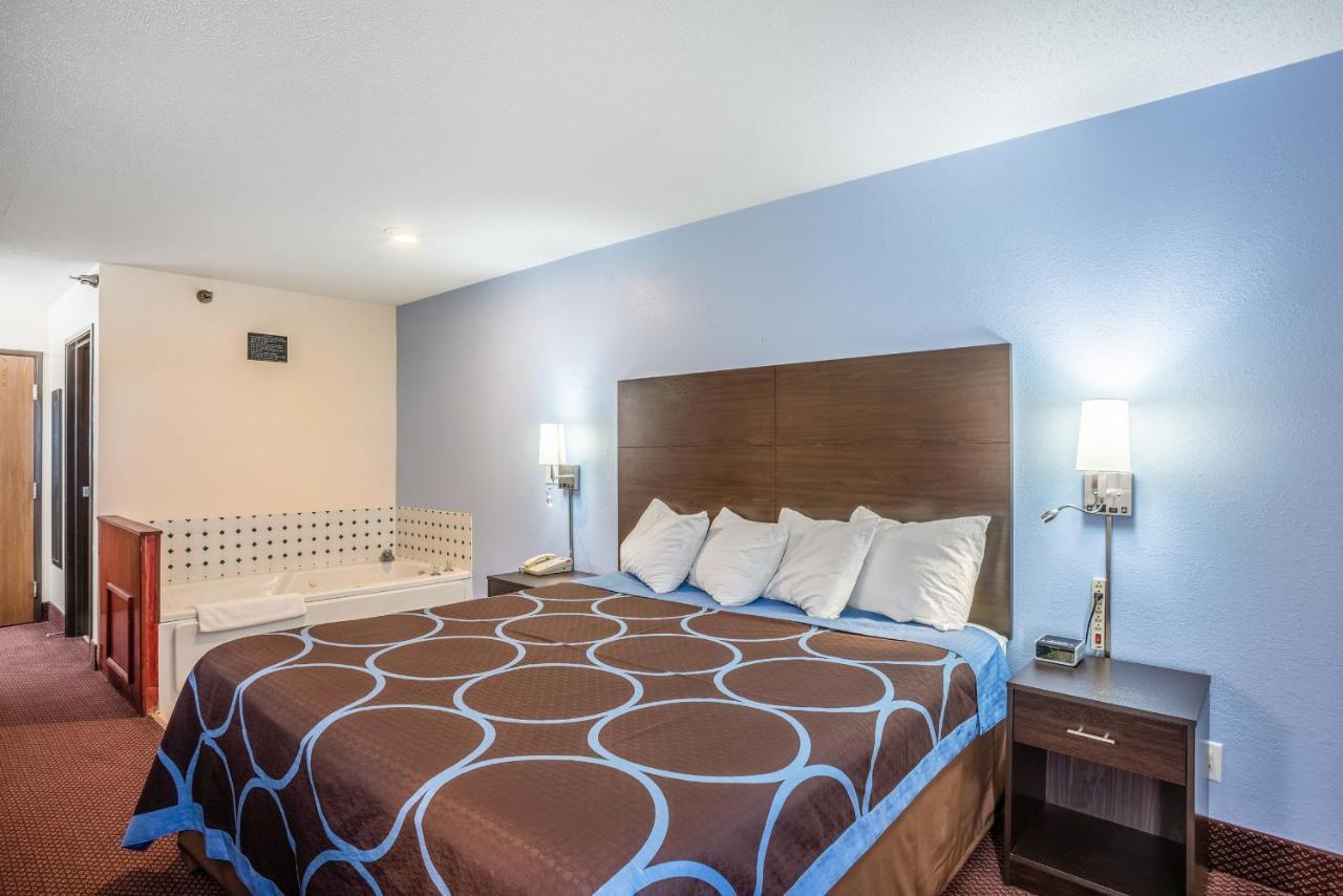 Super 8 By Wyndham Galesburg Hotel Luaran gambar